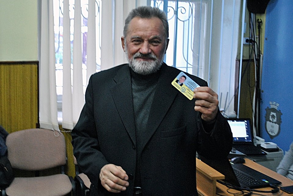Микола Лободін отримав посвідчення депутата Тростянецької міської ради