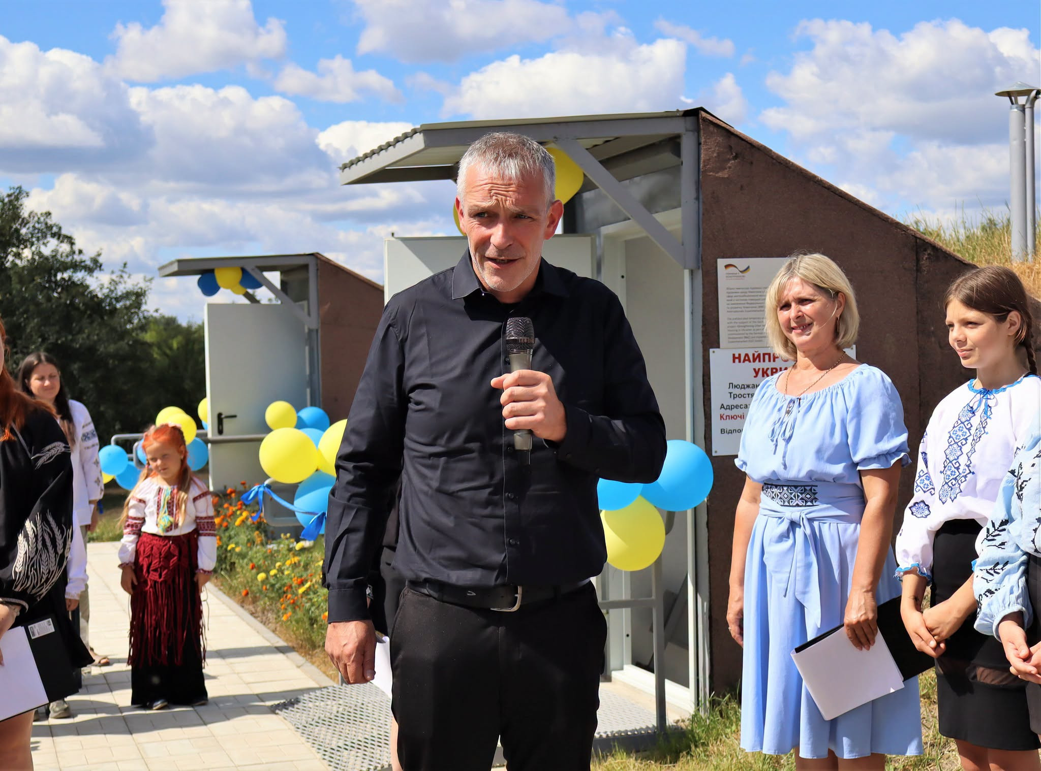 Делегація GIZ відвідала Тростянецьку громаду та оглянула нові захисні споруди