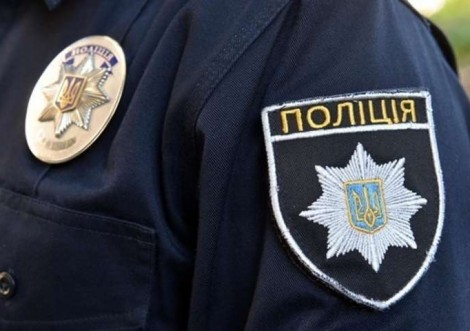На Сумщині п’яний водій перевозив легковиком сімох пасажирів, трьох з них – у багажнику
