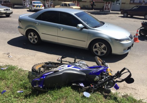 Поліція з’ясовує обставини ДТП, у яких травмовані водії двоколесих транспортних засобів