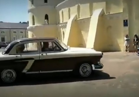 До Тростянця з автопробігом завітали поціновувачі старовинних автомобілів