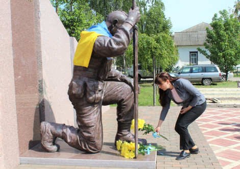 У День Героїв тростянчани вшанували пам'ять загиблих захисників