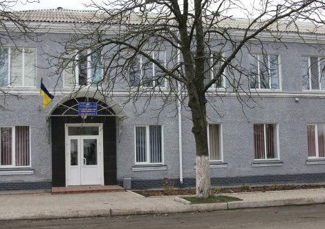Тростянецький суд тричі евакуювали через повідомлення про замінування