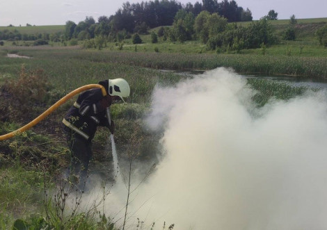 У Тростянецькій громаді добровольці-пожежники врятували село від пожежі після обстрілу
