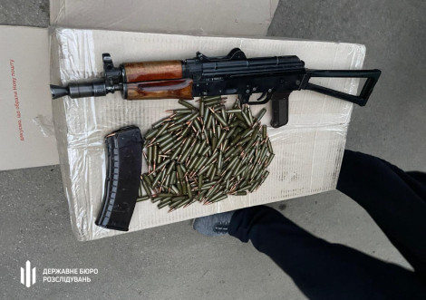 Підприємець з Охтирки отримав умовний термін за зберігання автомата і боєприпасів