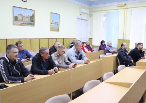 Юрій Бова провів нараду з аграріями щодо критичного стану сільських доріг