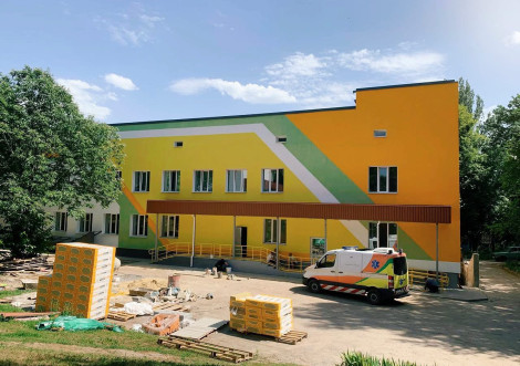 Служба відновлення продовжує зовнішні роботи в будівлях Тростянецької лікарні