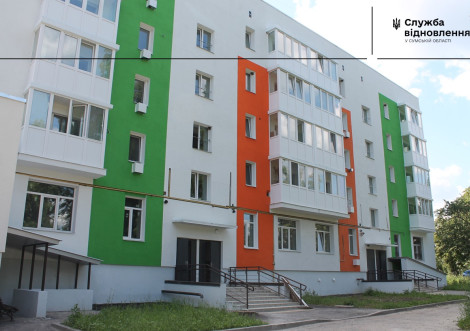 На Нескучанській відновлюють будинок для 30 родин