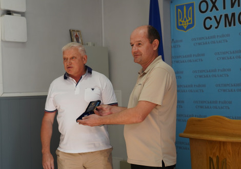 Цирк продовжується: екс-регіонал нагородив екс-регіонала за "героїчне сидіння"?