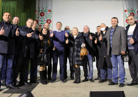 Чи складуть мандати депутати від "Нашого краю" у Тростянці після краху партії?