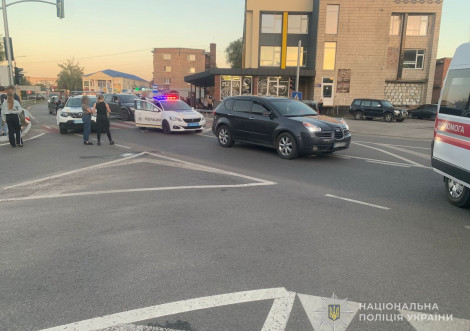 У центрі Тростянця автомобіль збив 16-річну дівчину