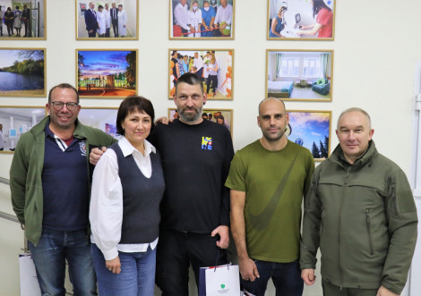 Швейцарська асоціація "Допомога Україні серцем" передала медичну допомогу Тростянцю