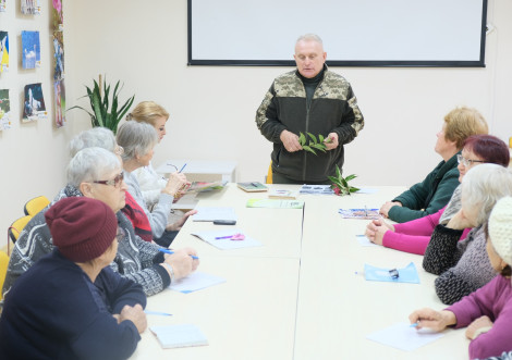 У Тростянецькій публічній бібліотеці стартував клуб любителів рослин для старшого віку