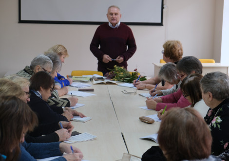 У Тростянецькій бібліотеці провели тренінг із зеленого живцювання декоративних дерев