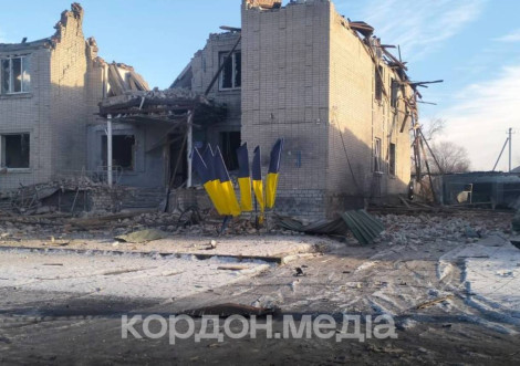 Російські війська зруйнували будівлю селищної ради у Великій Писарівці