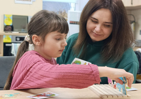 У хабі «Незламні» діти розвиваються на заняттях із дефектологом