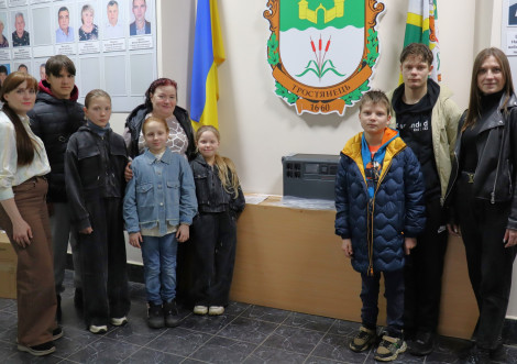 Два дитячих будинки сімейного типу Тростянецької громади отримали портативні зарядні станції