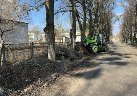 У Тростянці триває весняне прибирання міста