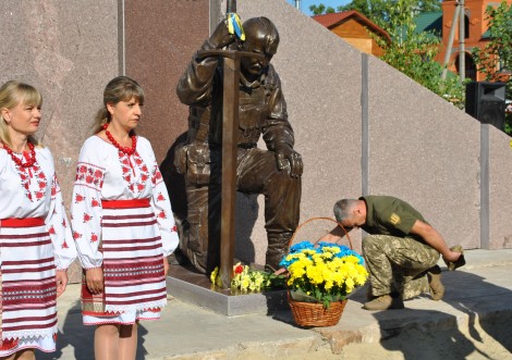 День пам’яті захисників: в Україні вперше офіційно вшанували загиблих