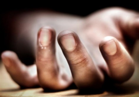 Покінчив життя, перерізавши собі вени