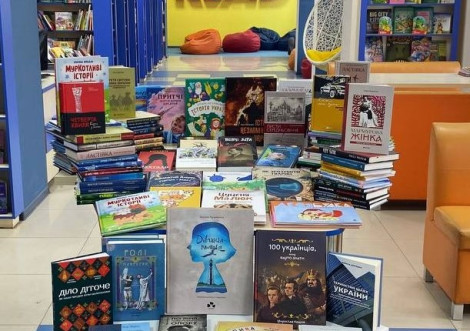 Тростянецька бібліотека отримала 153 нові книги від Українського інституту книги